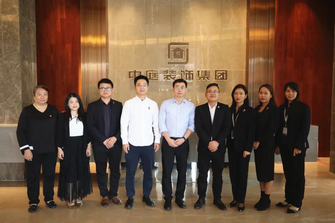 兩新黨建丨青秀區(qū)組織部、兩新組織黨工委領(lǐng)導(dǎo)到集團(tuán)調(diào)研并指導(dǎo)黨建工作